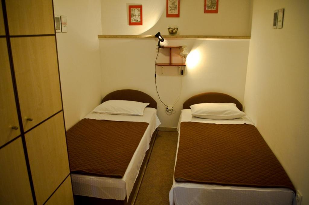Guest House Kuzmanic Hvar Island Quarto foto